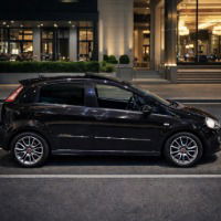 2011 Model E zezë Fiat Punto Hatchback Manuale 201000 km Në Shitje