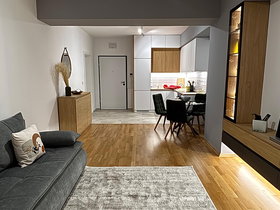 Qendër Zhupë, 3 Dhoma, 55 m² Me mobilim Apartament - Qira Mujore