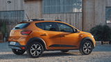 2023 Модел Портокалова Dacia Sandero Stepway SUV - Кросовер Автоматски Дневен Наем