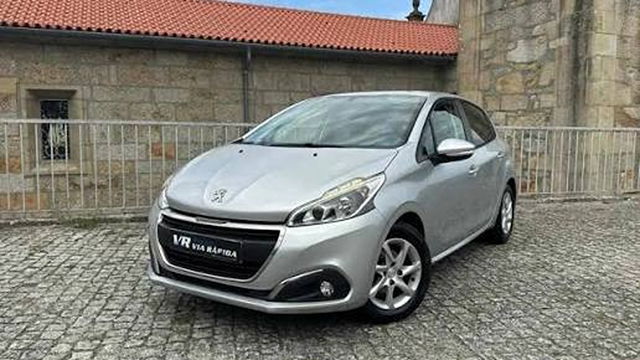 Peugeot 208 2016 | Rent a Car | 32 € | Skopje Centar | Photo 1