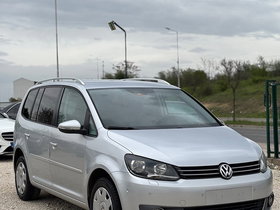 2013 Model Volkswagen Touran Diesel Automatic Transmission Sedan 200,000 km - For Sale | Photo 4