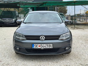 2013 Model Volkswagen Jetta Diesel Manual Transmission Sedan 200,000 km - For Sale | Photo 2