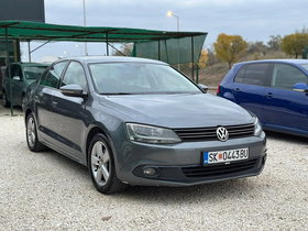 2013 Model Volkswagen Jetta Diesel Manual Transmission Sedan 200,000 km - For Sale | Photo 3
