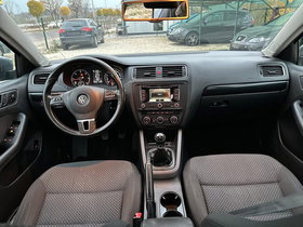2013 Model Volkswagen Jetta Diesel Manual Transmission Sedan 200,000 km - For Sale | Photo 4