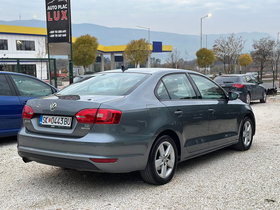 2013 Model Volkswagen Jetta Diesel Manual Transmission Sedan 200,000 km - For Sale | Photo 5