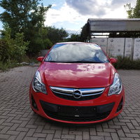 2012 Model E kuqe Opel Corsa Kupe Manuale 240000 km Në Shitje