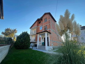 Gostivari, 7 Dhoma, 450 m² Me mobilim Shtëpi e Veçuar - Në Shitje