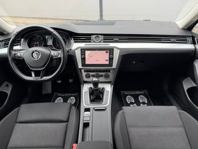 2018 Модел Volkswagen Passat Дизел Рачен Менувач Караван 198.000 км - На Продажба | Фотографија 11