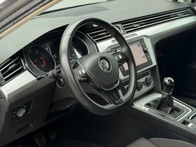 2018 Модел Volkswagen Passat Дизел Рачен Менувач Караван 198.000 км - На Продажба | Фотографија 16