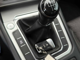 2016 Model Volkswagen Passat Diesel Manual Transmission Sedan 145,000 km - For Sale | Photo 16