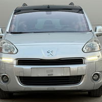 2013 Модел Сребрено сиво Peugeot Partner Миниван (MPV) Рачен 167000 км На Продажба