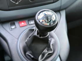 2013 Model Peugeot Partner Dizel Transmision Manuale Minivan (MPV) 167.000 km - Në Shitje | Foto 19
