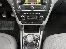 2010 Модел Skoda Yeti Дизел Рачен Менувач SUV - Кросовер 241.600 км - На Продажба | Фотографија 14