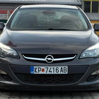 2012 Model E zezë Opel Astra Hatchback Manuale 237500 km Në Shitje