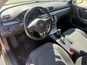 2013 Model Volkswagen Passat Diesel Manual Transmission Sedan 209,700 km - For Sale | Photo 9