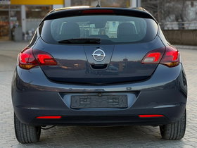 2011 Model Opel Astra Diesel Manual Transmission Hatchback 187,000 km - For Sale | Photo 5