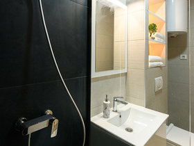 Skopje Centar, 2 Rooms, 60 m² Luxury Furnished Apartment - Daily Rental | Photo 8
