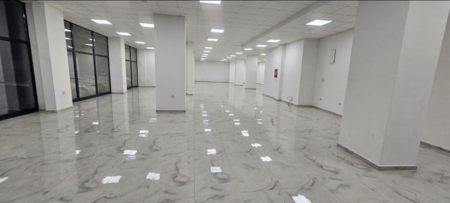 Dyqan me qira në Shkup Çairë – 8 dhoma 418 m² 3.500 € | 17.03.2026 | Foto 1