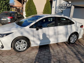 2025 Model Toyota Corolla Benzinë Transmision Manuale Hatchback 3.000 km - Qira Ditore | Foto 3