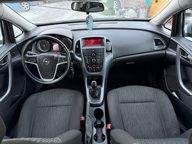 2013 Модел Opel Astra Дизел Рачен Менувач Хечбек 180.000 км - На Продажба | Фотографија 8