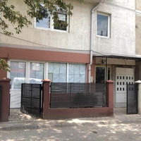 Shkup Qendër: 2 dhoma 230 m² Pa mobilim Pronë Komerciale - Qira Mujore