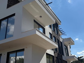 Shkup Qendër, 4 Dhoma, 79 m² Mobilim Luksoz Apartament - Në Shitje | Foto 2