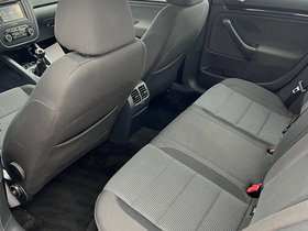 2010 Model Volkswagen Jetta Diesel Manual Transmission Sedan 223,000 km - For Sale | Photo 10