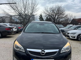 2011 Model Opel Astra Van Diesel Manual Transmission Station Wagon 199,000 km - For Sale