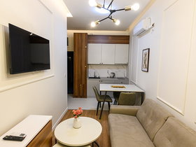 Shkup Qendër, 4 Dhoma, 35 m² Mobilim Luksoz Apartament - Qira Ditore