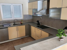 Skopje Kisela Voda, 7 Rooms, 400 m² Furnished Detached House - For Rent | Photo 3