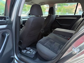 2011 Model Volkswagen Golf Diesel Manual Transmission Station Wagon 243,000 km - For Sale | Photo 14