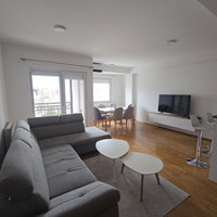 Shkup Qendër: 4 dhoma 76 m² Mobilim Luksoz Apartament - Qira Mujore