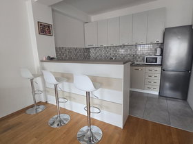 Üsküp Merkez, 4 Oda, 76 m² Yeni Lüks Eşyalı Apartman Dairesi - Kiralık | Fotoğraf 2