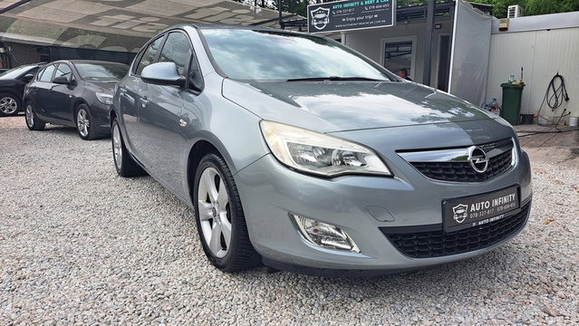 2011 Model Opel Astra Diesel Manual Transmission Hatchback 143,900 km - For Sale | Photo 1