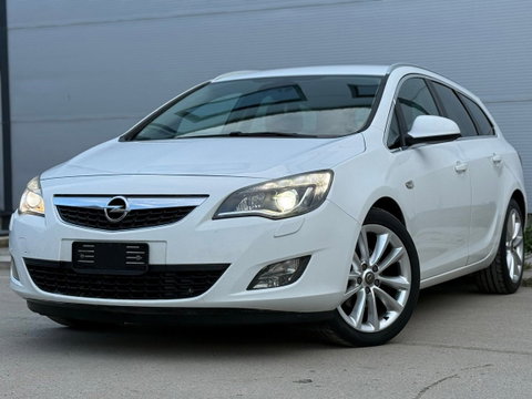2012 Model Opel Astra Diesel Automatic Transmission Station Wagon 205,000 km - For Sale | Photo 1
