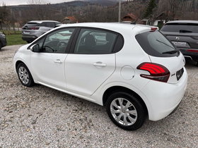 2020 Model Peugeot 208 Diesel Manual Transmission Hatchback 128,000 km - For Sale | Photo 3