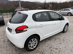 2020 Model Peugeot 208 Diesel Manual Transmission Hatchback 128,000 km - For Sale | Photo 7