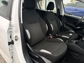 2020 Model Peugeot 208 Diesel Manual Transmission Hatchback 128,000 km - For Sale | Photo 17