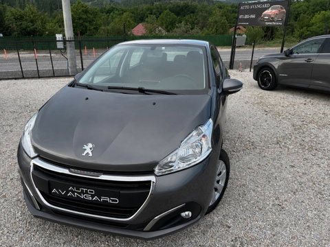 2020 Model Peugeot 208 Diesel Manual Transmission Hatchback 136,000 km - For Sale | Photo 1