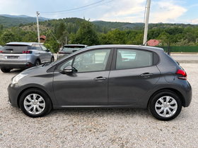 2020 Model Peugeot 208 Diesel Manual Transmission Hatchback 136,000 km - For Sale | Photo 3