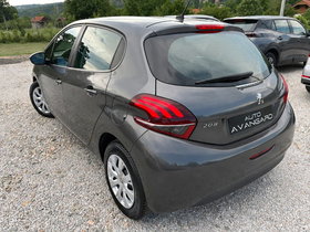 2020 Model Peugeot 208 Diesel Manual Transmission Hatchback 136,000 km - For Sale | Photo 4