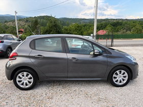2020 Model Peugeot 208 Diesel Manual Transmission Hatchback 136,000 km - For Sale | Photo 7