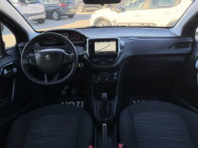 2020 Model Peugeot 208 Diesel Manual Transmission Hatchback 136,000 km - For Sale | Photo 12