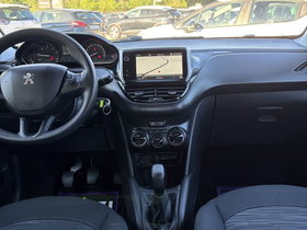 2020 Model Peugeot 208 Diesel Manual Transmission Hatchback 136,000 km - For Sale | Photo 13