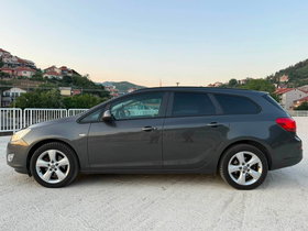 2011 Model Opel Astra Diesel Manual Transmission Station Wagon - For Sale | Photo 3