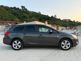 2011 Model Opel Astra Diesel Manual Transmission Station Wagon - For Sale | Photo 4