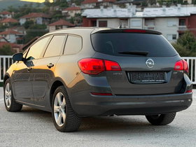 2011 Model Opel Astra Diesel Manual Transmission Station Wagon - For Sale | Photo 17