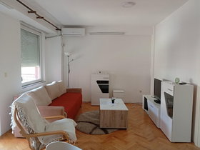Shkup Qendër, 2 Dhoma, 47 m² Me mobilim Apartament - Me Qira