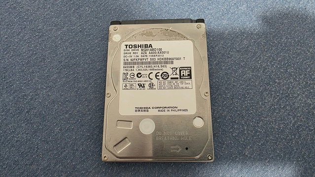 Disk i brendshëm Toshiba MQ01ABD100 1 TB – kasë metalike argjendi | Foto 1