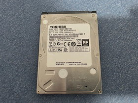 Disk i brendshëm Toshiba MQ01ABD100 1 TB – kasë metalike argjendi